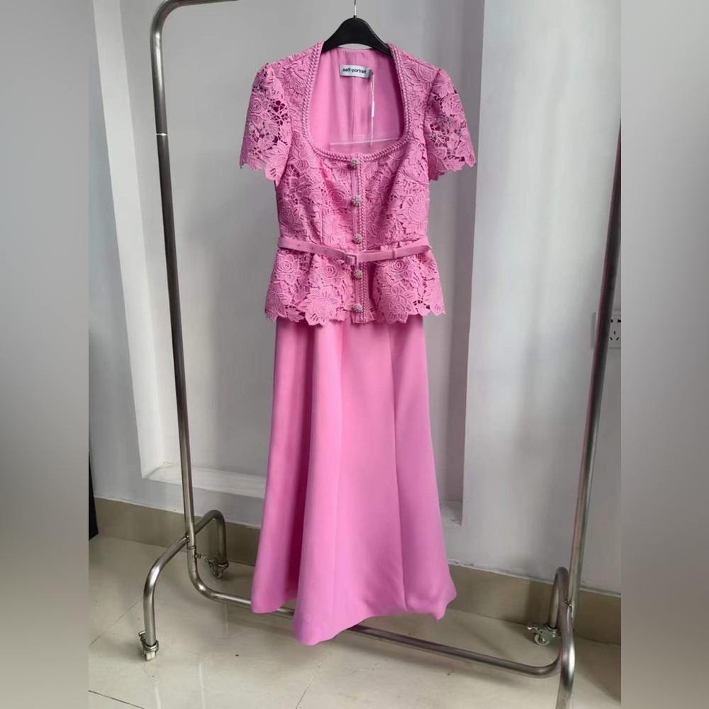 Elegant Pink Lace Midi Dress - Picture 3 of 5